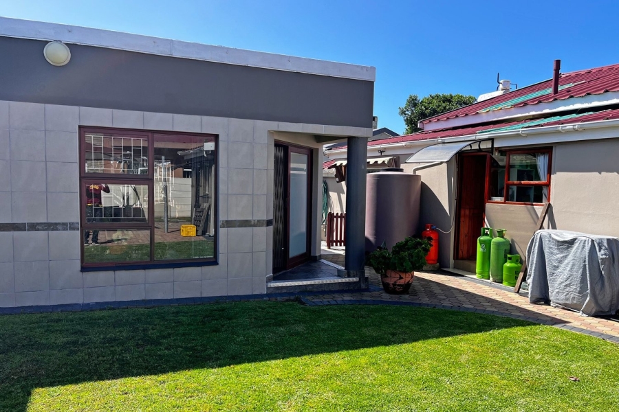6 Bedroom Property for Sale in Hartenbos Central Western Cape